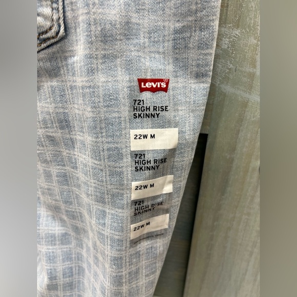 Levi’s High-Rise Skinny Jeans - Picture 4 of 4